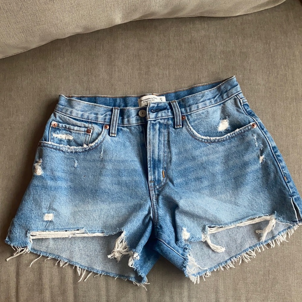 Abercrombie & Fitch Boyfriend Mid Rise Curve Love Denim Short